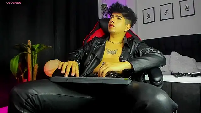 LyleBennett  online show from July 1, 2026, 10:48 am