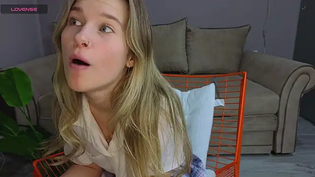 LinaCristonsen online show from January 10, 2026, 4:24 pm