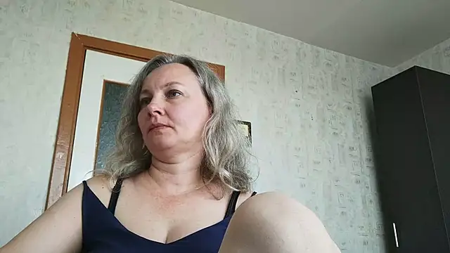 EdithManning online show from July 18, 2026, 6:11 am