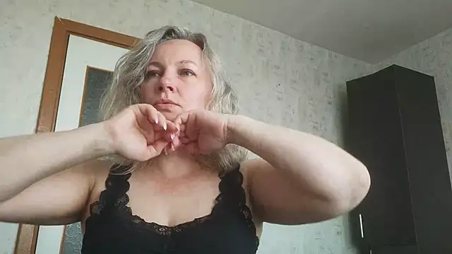 EdithManning online show from July 27, 2026, 5:25 am
