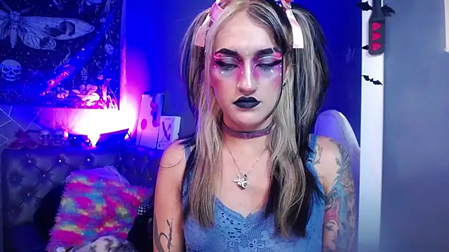 amelierouss online show from June 3, 2026, 4:24 am
