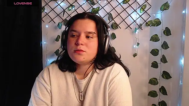 Snapshot of Nika_1_ chatting on June 8, 2026, 1:28 am Nika 1 online show from June 8, 2026, 1:28 am