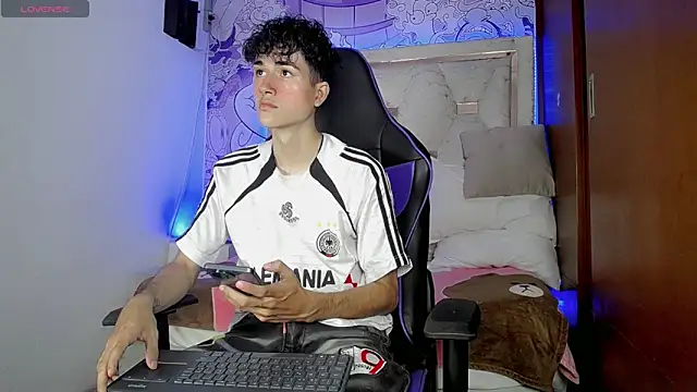 johnny cagee online show from March 4, 2026, 4:31 am