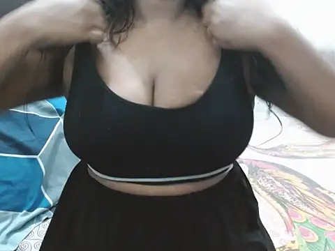 queen cute online show from July 15, 2026, 7:32 pm