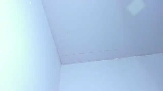 alaia L online show from December 18, 2024, 11:30 pm