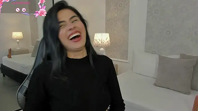 stephanya  online show from June 24, 2026, 7:33 pm