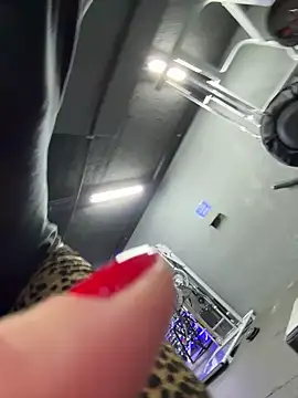 Snapshot of Nylon_play chatting on December 14, 2024, 6:20 pm Nylon play online show from December 14, 2024, 6:20 pm