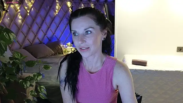 LinaJoy online show from June 24, 2026, 10:07 pm
