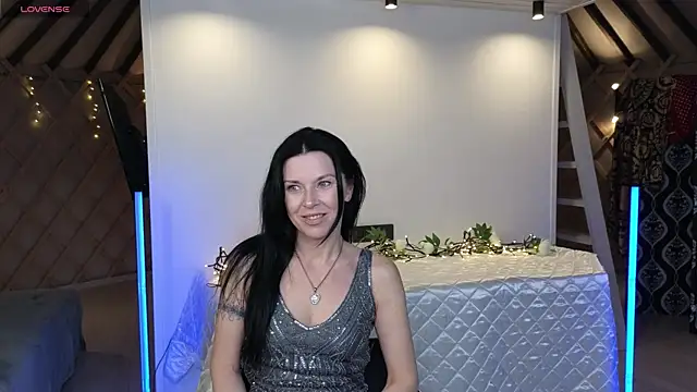 LinaJoy online show from June 3, 2026, 9:30 pm