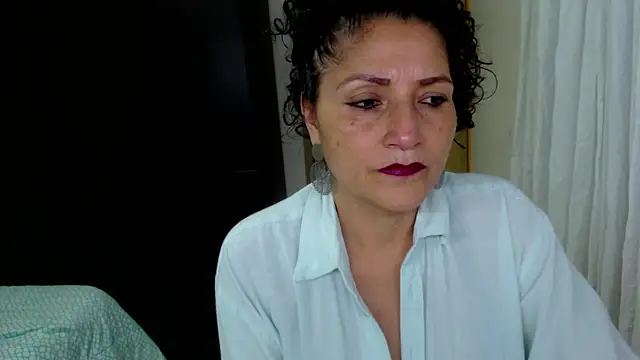 arianna ros3 online show from June 7, 2026, 1:22 am