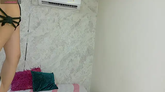 dani-lue online show from June 20, 2026, 1:49 pm