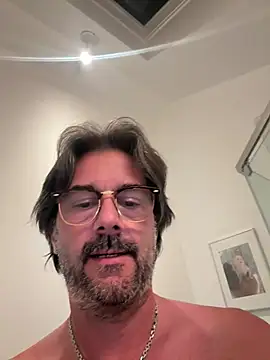 Snapshot of Johnny_Bottoms chatting on July 1, 2026, 4:13 am Johnny Bottoms online show from July 1, 2026, 4:13 am