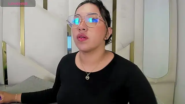 IsabellRodriguez18 online show from June 19, 2026, 4:18 am