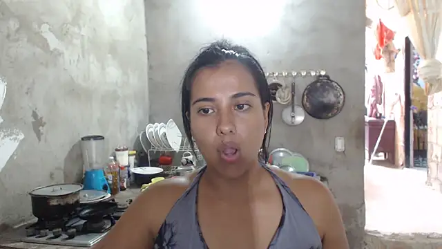 Coral0403 online show from June 5, 2026, 6:13 pm