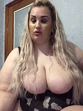 VikiiStoun online show from June 18, 2026, 6:24 pm