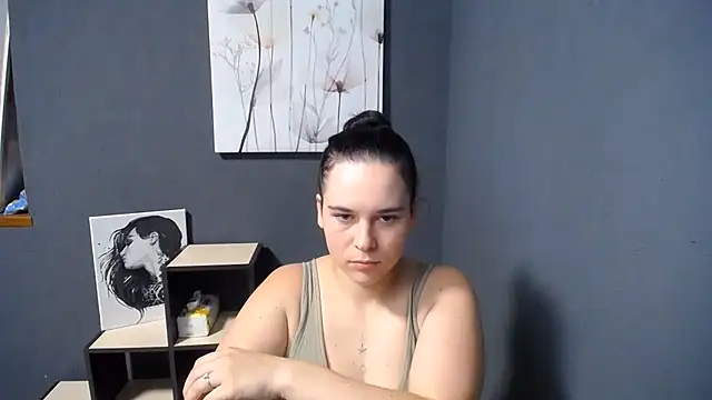 mini girly online show from July 6, 2026, 9:05 am