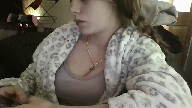 VioletxBlue online show from June 10, 2026, 12:06 pm