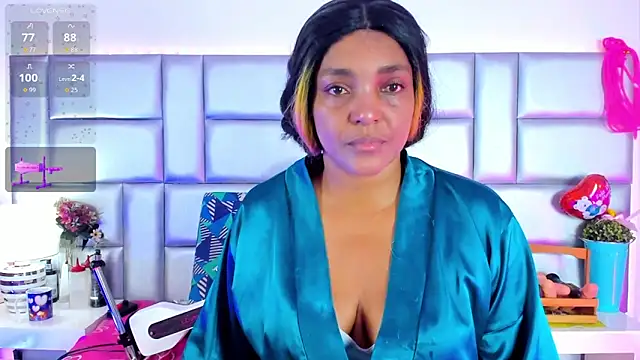 LovelyNickii online show from June 14, 2026, 1:23 pm