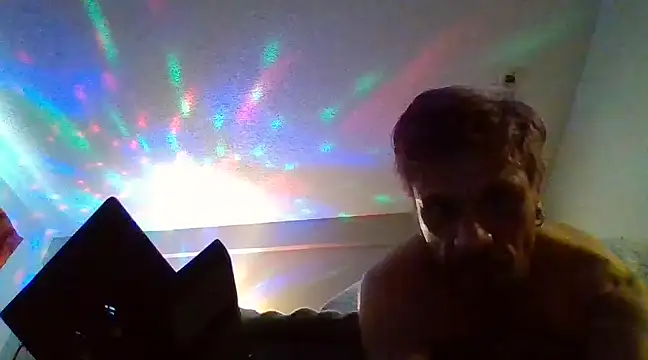 Snapshot of AQuickPhyx chatting on March 7, 2025, 9:48 pm AQuickPhyx online show from March 7, 2025, 9:48 pm