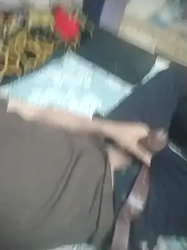 Feeroo11 online show from April 12, 2026, 4:43 pm