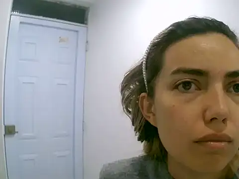 VittoriaTaylor online show from June 8, 2026, 1:28 am