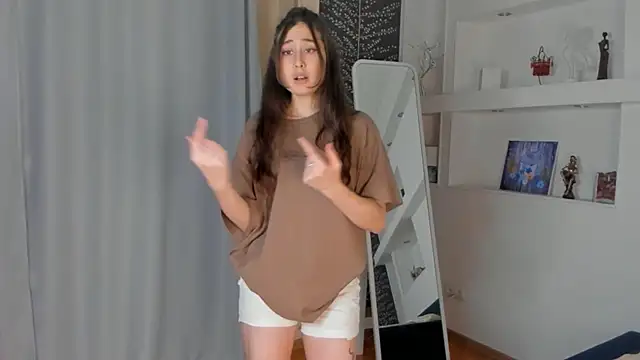 Snapshot of ElvaDrye chatting on January 22, 2025, 11:32 pm ElvaDrye online show from January 22, 2025, 11:32 pm