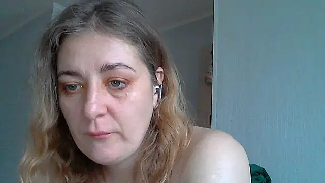 Snapshot of WriterInna44 chatting on March 18, 2025, 11:22 am WriterInna44 online show from March 18, 2025, 11:22 am