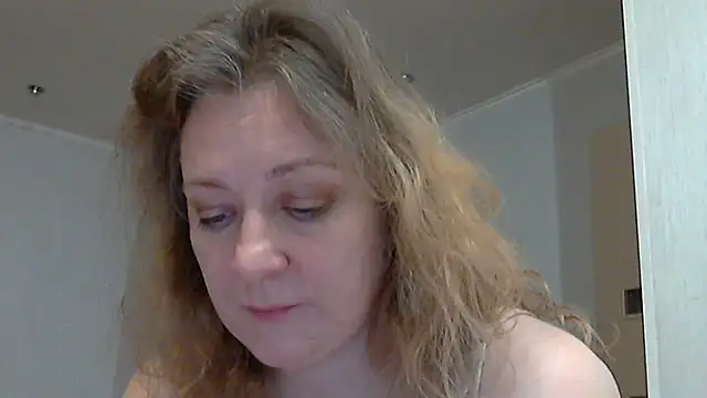 Snapshot of WriterInna44 chatting on February 12, 2025, 11:40 am WriterInna44 online show from February 12, 2025, 11:40 am
