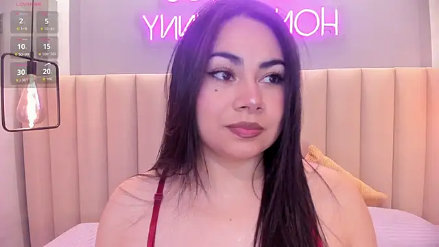 Naomymonroe  online show from June 7, 2026, 11:48 am