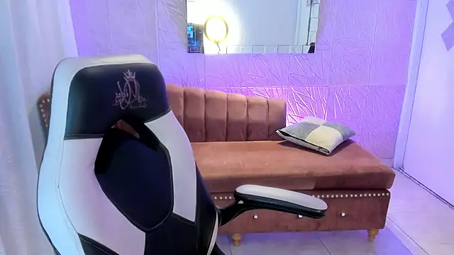 miss isabella m online show from June 16, 2026, 1:00 pm