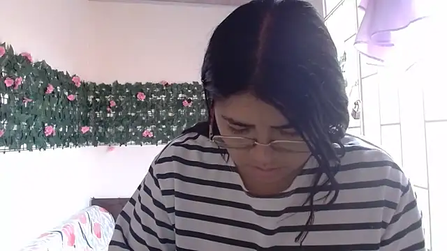 Snapshot of viccky_vick chatting on April 2, 2026, 1:40 pm viccky vick online show from April 2, 2026, 1:40 pm