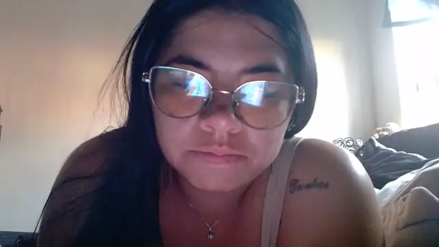 Snapshot of viccky_vick chatting on April 12, 2026, 10:02 pm viccky vick online show from April 12, 2026, 10:02 pm