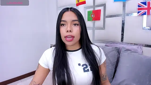 ZoeWan69 online show from June 24, 2026, 3:32 pm