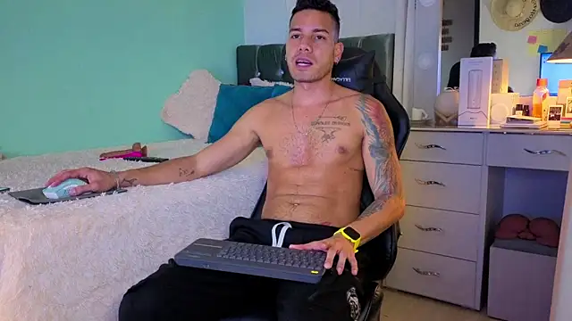 Snapshot of Chrissken chatting on November 6, 2025, 12:14 am Chrissken online show from November 6, 2025, 12:14 am