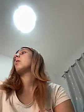 hotamanda01 online show from June 11, 2026, 8:17 pm