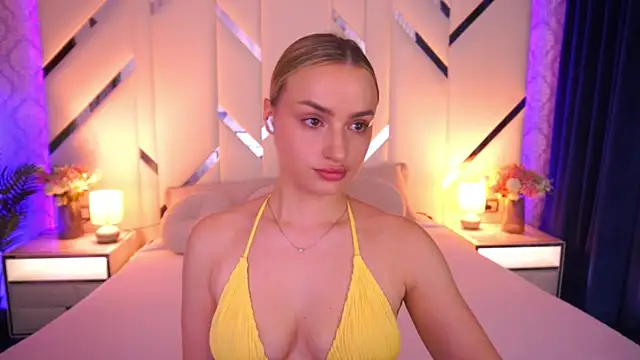 LindsieGreyy online show from June 14, 2026, 6:47 am