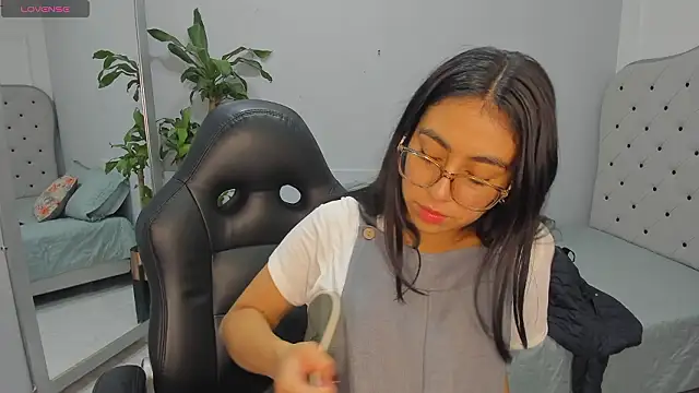 lucelly 15 online show from March 15, 2026, 11:39 am