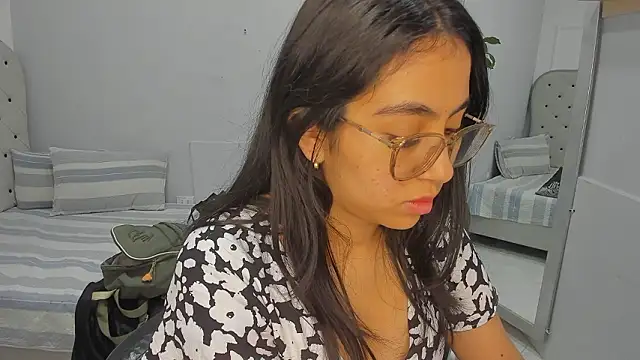 lucelly 15 online show from March 11, 2026, 11:48 am