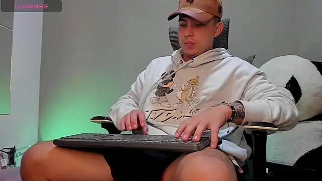 mattiwsmorris  online show from October 23, 2025, 3:38 am