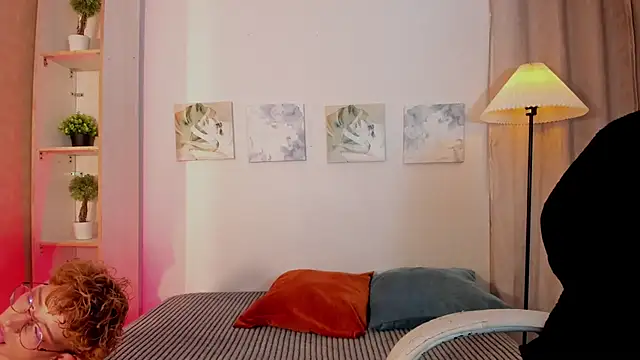 iiangel  online show from February 12, 2026, 4:01 am