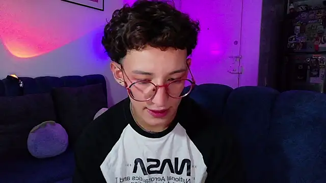 iiangel  online show from April 16, 2026, 12:33 am