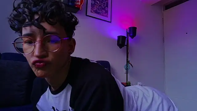 iiangel  online show from March 19, 2026, 10:43 pm