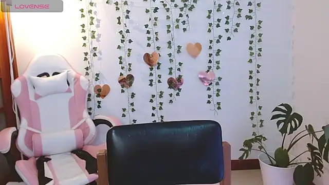 hellokitty  valery online show from June 18, 2026, 2:21 am