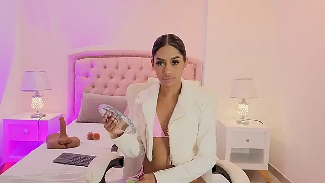 ChloeMoon9 online show from June 14, 2026, 3:02 pm