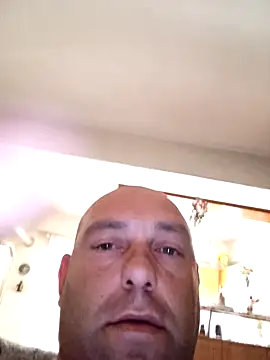 chris19851 online show from April 15, 2026, 12:42 pm