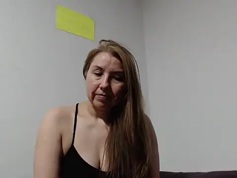 GiaLuvv11 online show from April 23, 2026, 3:02 am