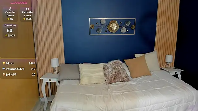 zoe snow  online show from March 15, 2025, 6:43 pm