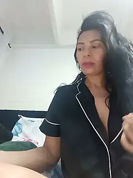DaphneRosses online show from June 20, 2026, 3:06 pm