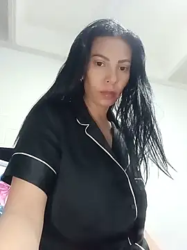 DaphneRosses online show from June 10, 2026, 1:12 pm