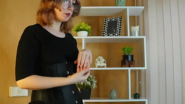 Snapshot of EsmeDecoursey chatting on March 12, 2025, 7:13 am EsmeDecoursey online show from March 12, 2025, 7:13 am